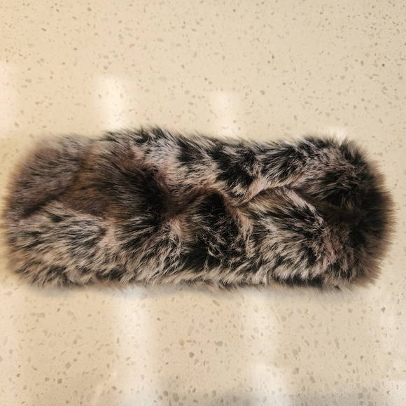 Parkhurst Faux Fur Scarf and Matching Headband - Picture 9 of 11